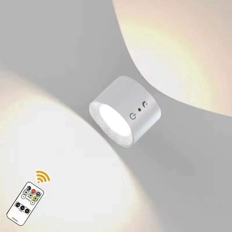 Applique murale LED à double tête avec contrôle tactile et télécommande, rotation à 360° – rechargeable par USB, sans fil et portable, idéale comme veilleuse ou lampe de lecture pour chambre.