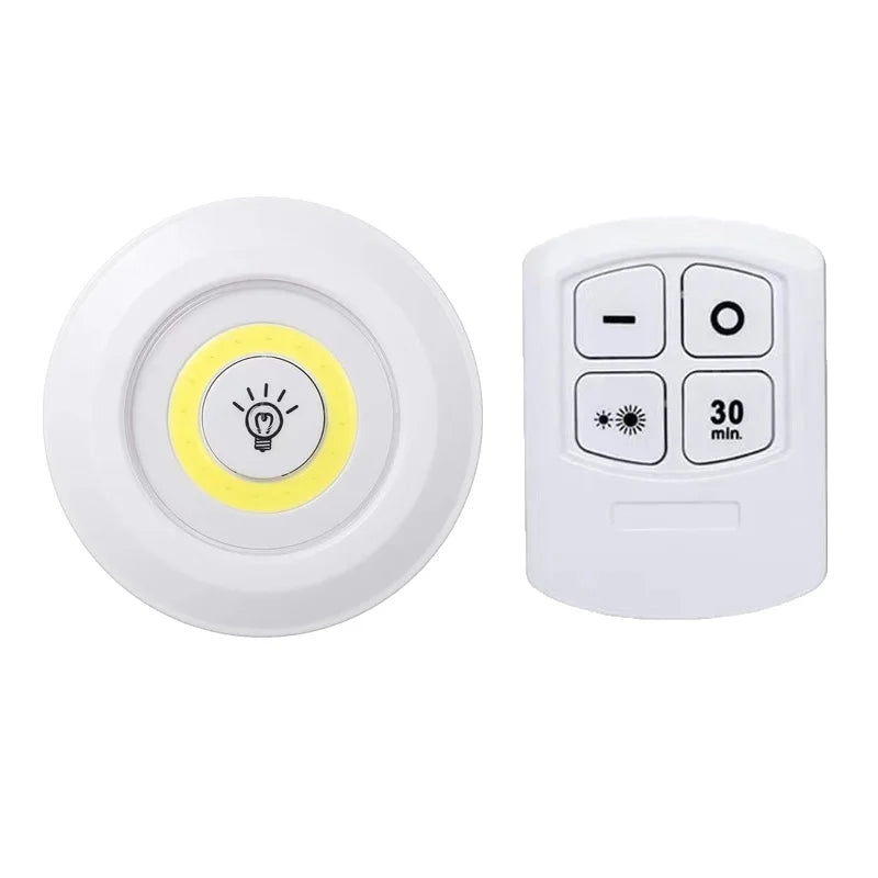 Applique LED  avec télécommande, fonctionnant sur batterie, idéale pour l'éclairage des placards, des armoires, de la salle de bain et comme veilleuse nocturne.